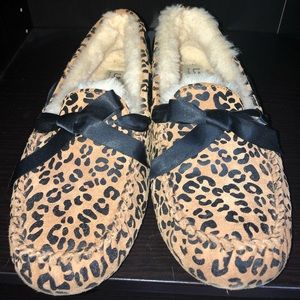 Ugg moccasin leopard